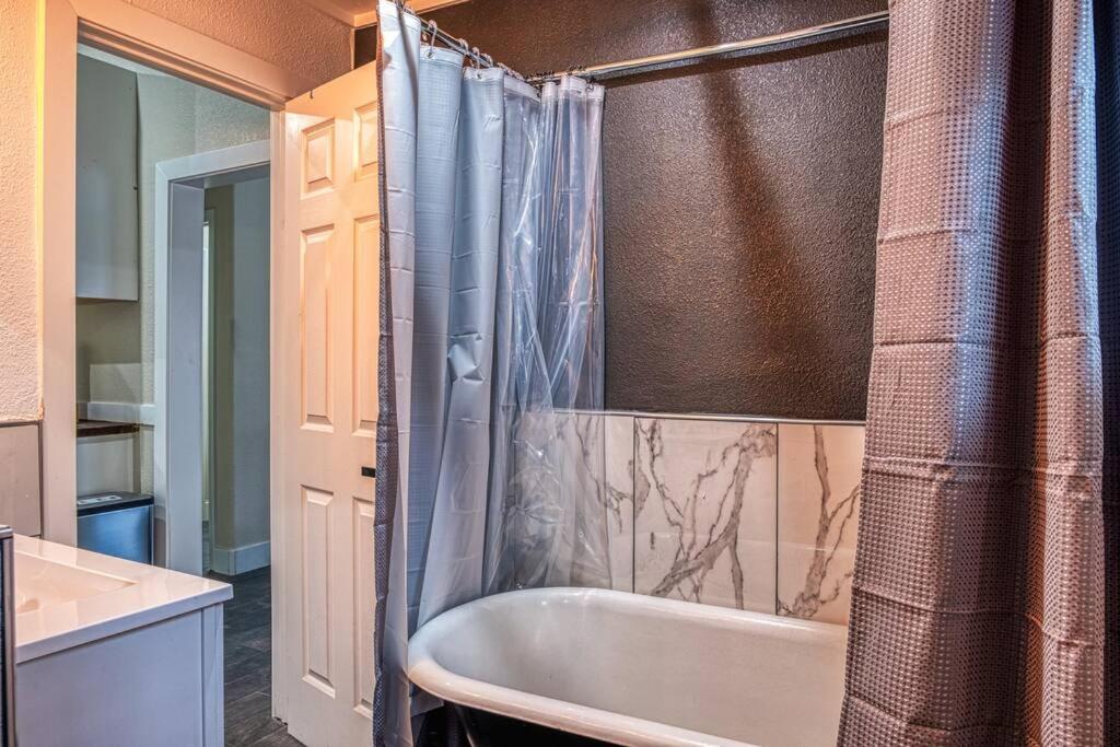 4Br Victorian Walk To Uc Davis & Shriner Med Cen Villa Sacramento Buitenkant foto